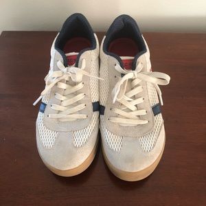 Sketchers low profile casual sneakers